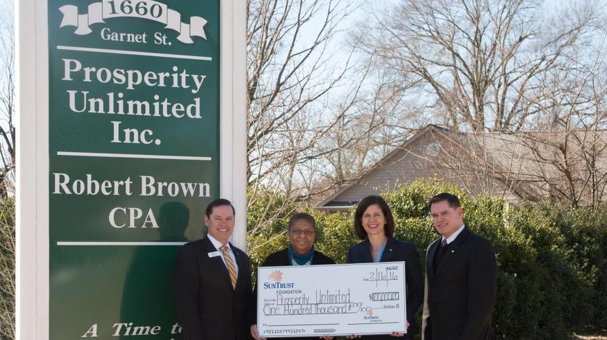 Pictured from left to right: Mark Case, SunTrust’s mortgage retail area manager of Charlotte markets; Louise Mack, president and CEO of Prosperity Unlimited; Jenna Kelly, SunTrust’s Charlotte region president; Matt Giddens, SunTrust’s first vice president and community development manager of the Carolina division