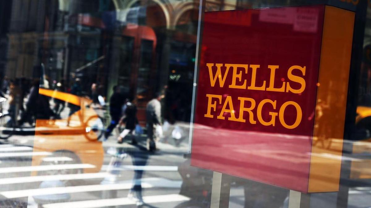 Wells Fargo & Co., the third-biggest U.S. bank by assets, is starting a program to offer small businesses online loans in as soon as one day, targeting territory occupied by On Deck Capital Inc. and LendingClub Corp.