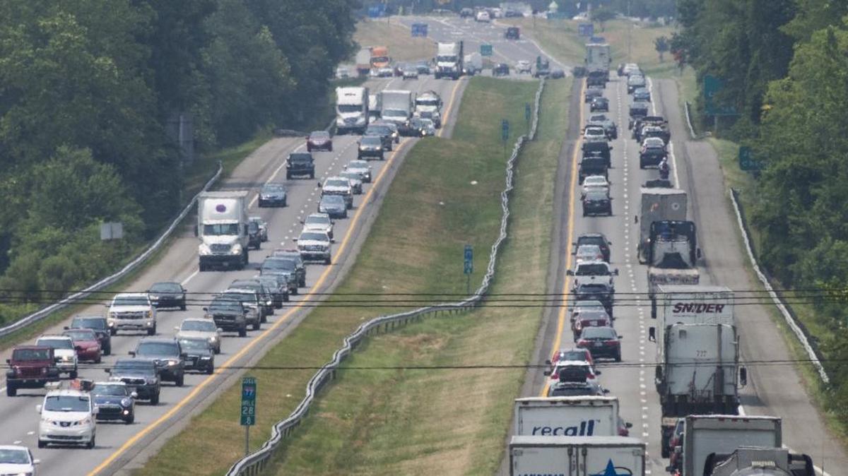 Charlotte’s economy continues to grow at a faster pace compared with other parts of the state and the U.S. as a whole. In 2015, the latest year for which data are available, Charlotte’s economy grew 4.3 percent, up from 3.5 percent growth in 2014. The region continues to show healthy signs such as strong population growth, companies expanding and relocating here and a skyline dotted with cranes.