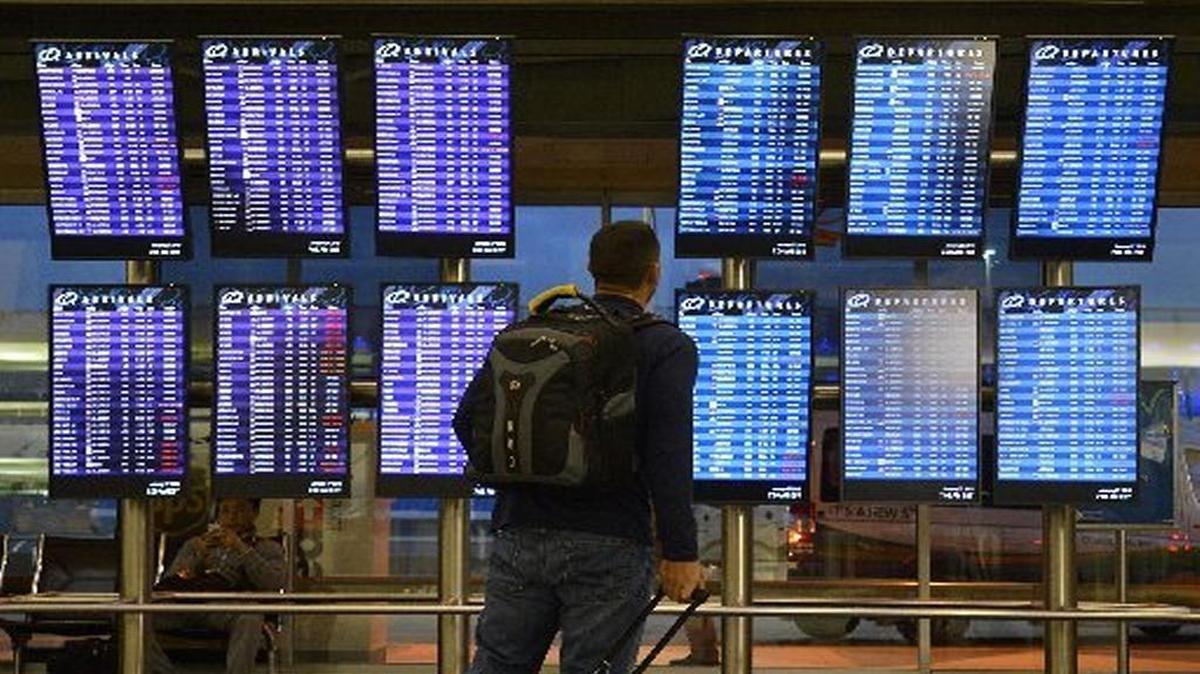 American Airlines is temporarily cutting fares on its planned flights to Cuba as it prepares to inaugurate the commercial routes in September.
