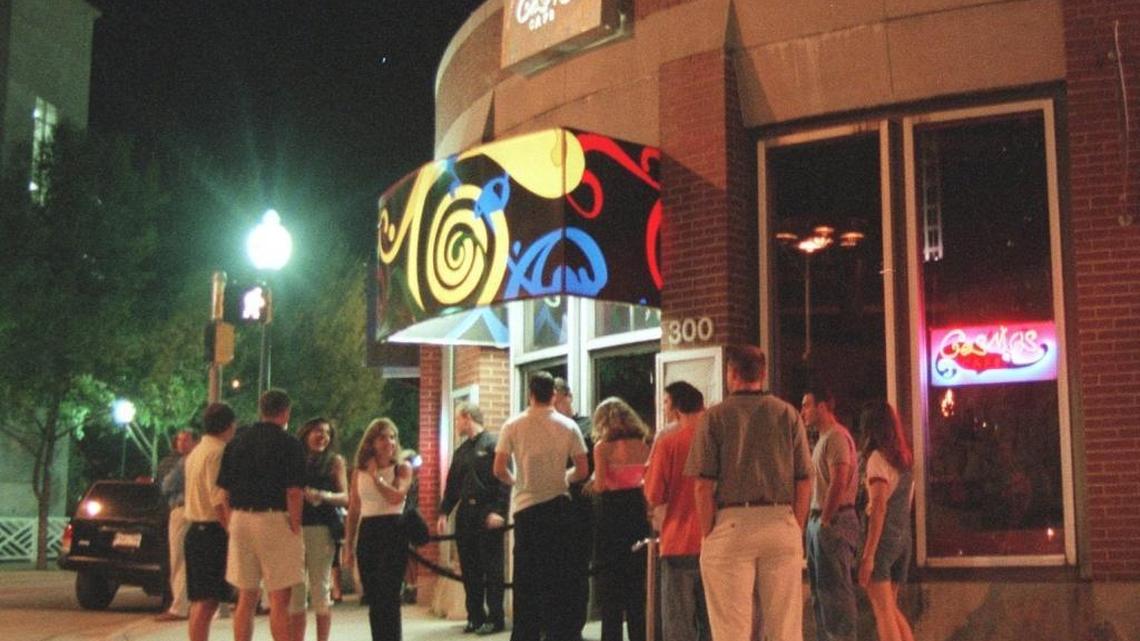 Line outside Cosmos Cafe on a Saturday night in August 1999.