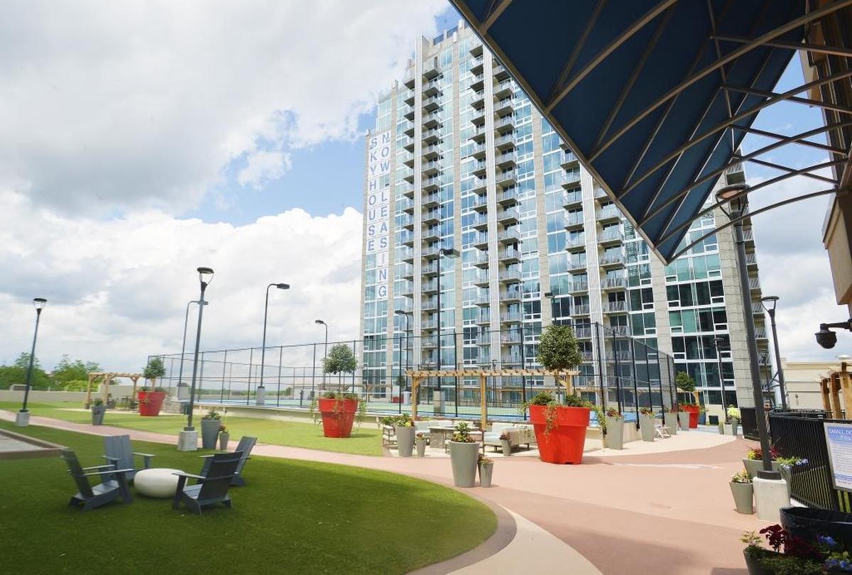 The SkyHouse Apartments amenity deck.