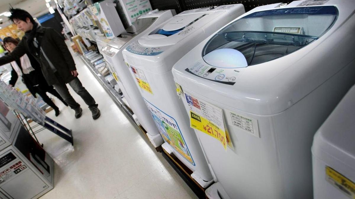 In this March 7, 2009 file photo, a Haier washer, right, from China is on display at Seiyu, a Wal-Mart’s Japan store, in Tokyo. Haier Group, the world’s biggest home appliance maker, announced Friday, Jan. 15, 2016, that it is buying General Electric Co.’s appliance business for $5.4 billion to expand its U.S. and global presence. (AP Photo/Itsuo Inouye, File)