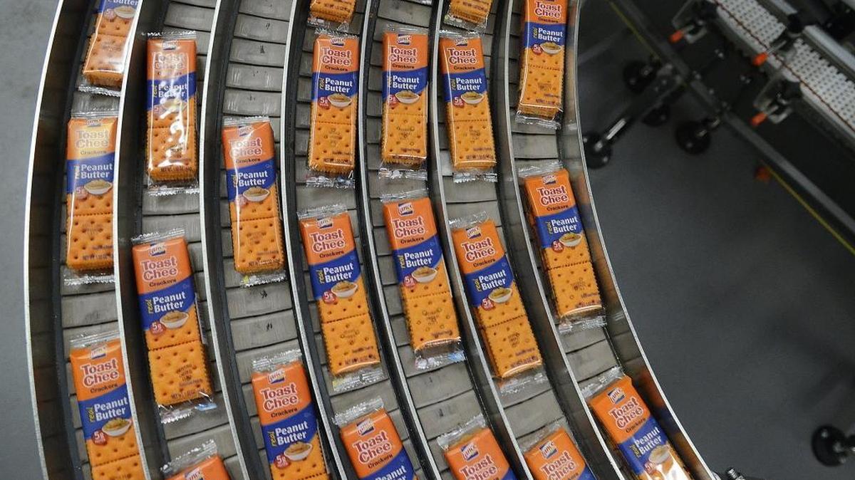 Toast Chee packages fly down a multi-lane conveyor before they are boxed and then put in cases before shipping at the Snyder’s-Lance plant in Charlotte.
