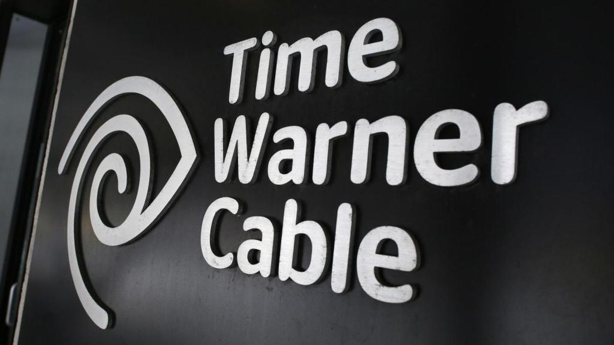 Charter Communications Inc. won final U.S. clearance for its purchase of Time Warner Cable Inc. from the Federal Communications Commission, leaving approval from California as the last regulatory hurdle for the $55.1 billion deal.
