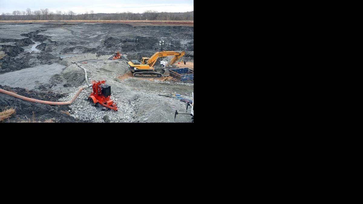 
A concrete pipe below this coal ash impoundment failed, releasing coal ash and ash pond water into the Dan River in February 2014.
