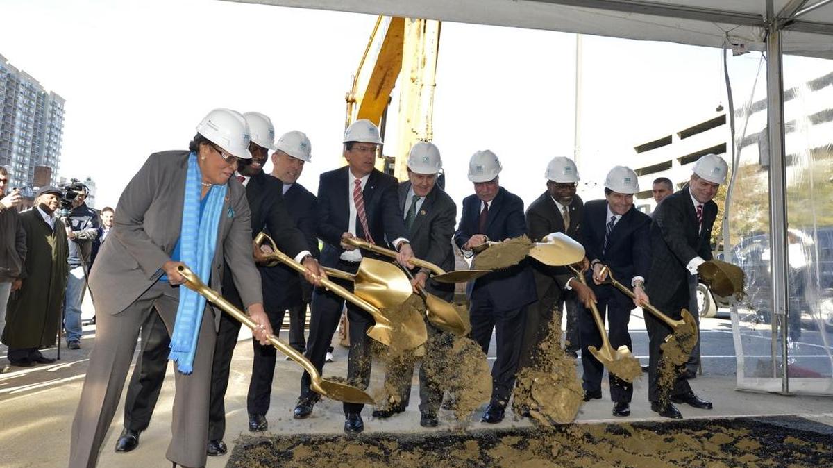 North Carolina’s economy enters 2016 with “strong momentum,” according to Wells Fargo Securities. Late last year, Babson Capital Management and Cornerstone Real Estate Advisors officials broke ground on a new office tower in Charlotte, a sign of the financial sector’s recovery.