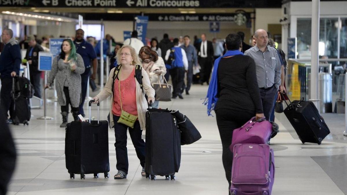 Passengers walk along the ticketing concourse at Charlotte Douglas International Airport on Tuesday, March 22, 2016. The Federal Aviation Administration this month updated its policy on disputed management changes at public airports, a move that affirms the city’s control of Charlotte Douglas International Airport.