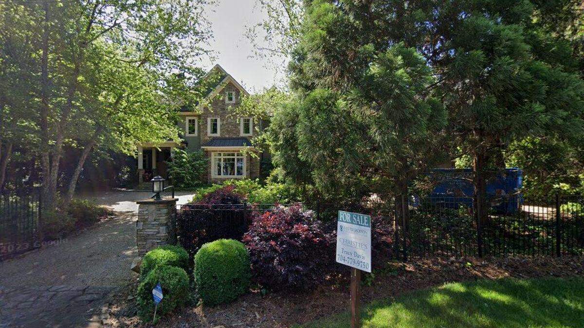 House on 16700 block of Belle Isle Drive