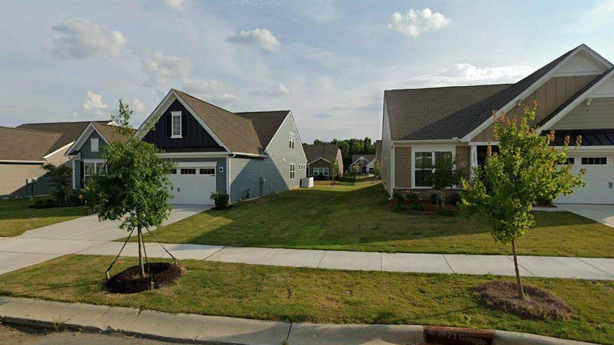 House on 14300 block of Hugh Dixon Way
