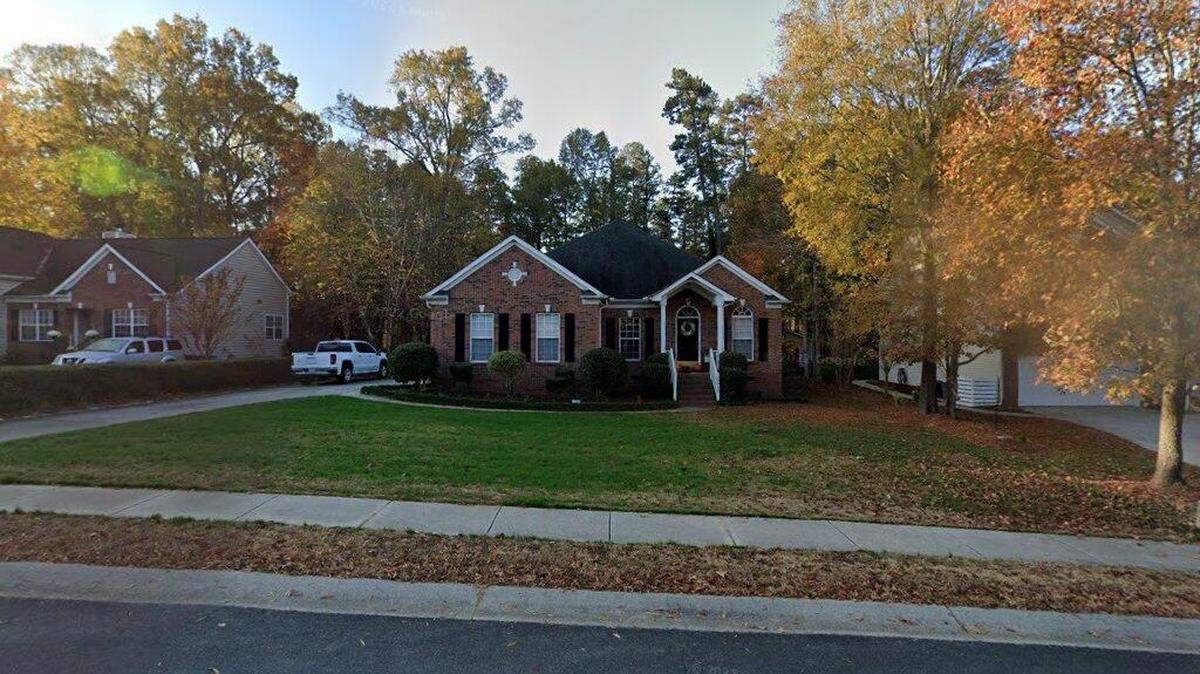 House on 10900 block of Sycamore Club Drive