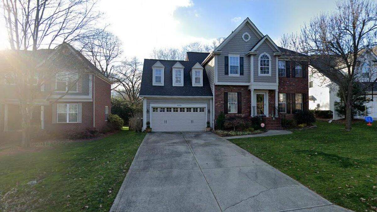 House on 6200 block of Caslon Court