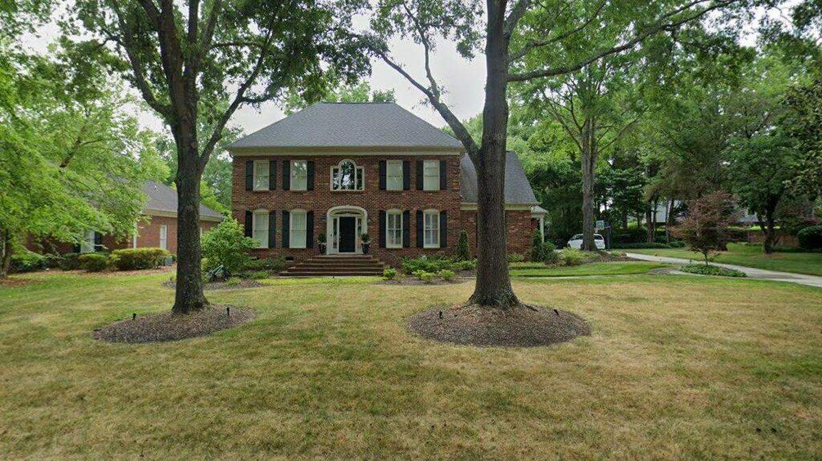 House on 3000 block of Foxridge Road