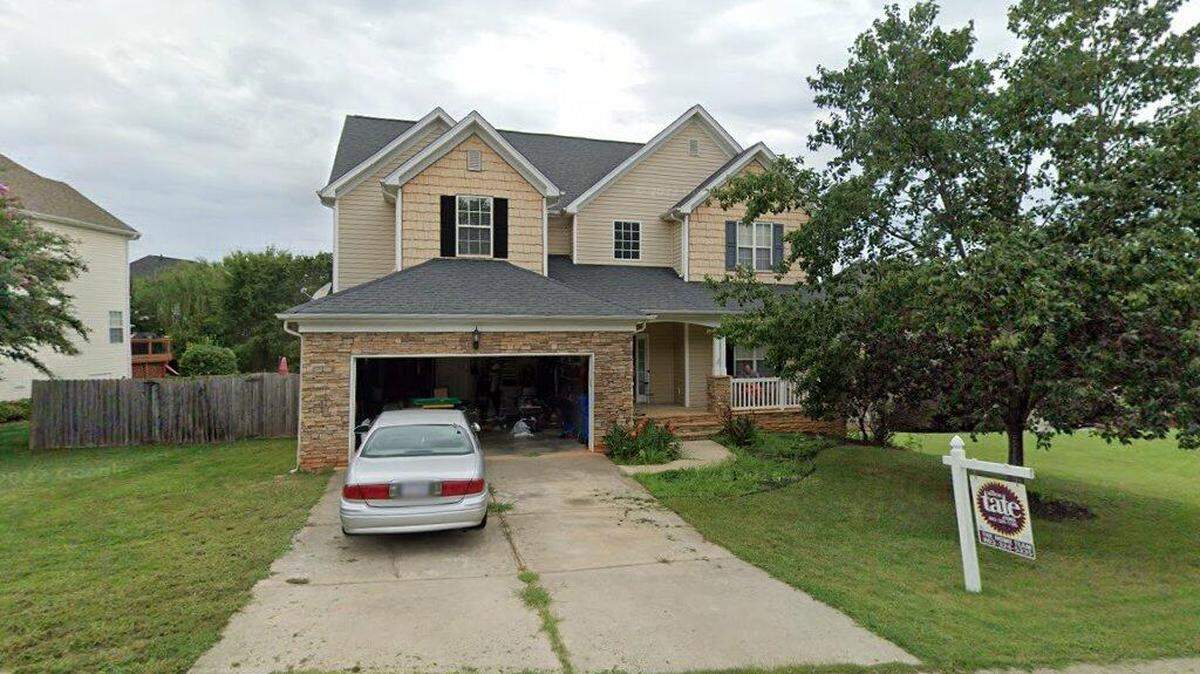 House on 14900 block of Hawick Manor Lane