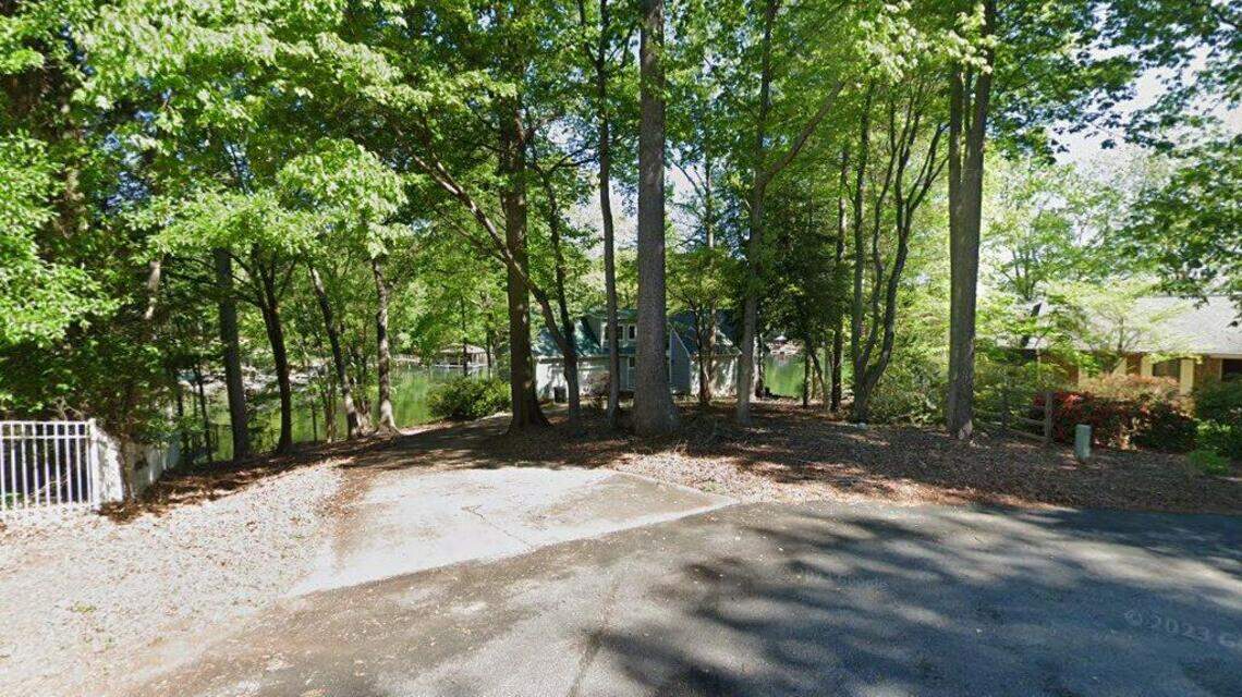 $1.4 million house with 3 bedrooms sells in Huntersville. See where it’s at.