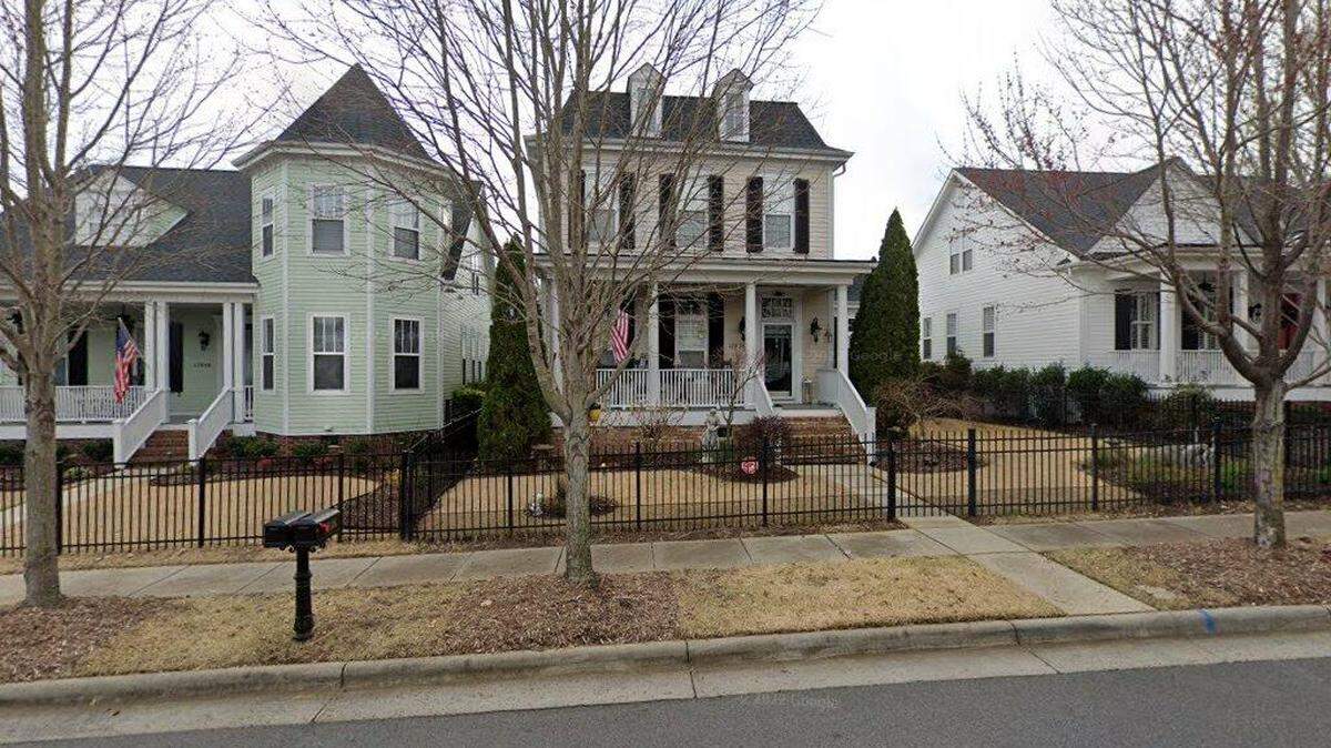House on 17000 block of Hedgerow Park Road