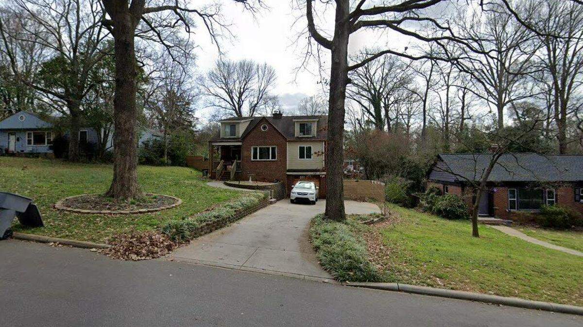 House on 2200 block of Farmington Lane