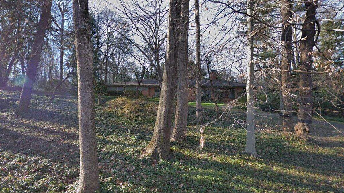 House on 4800 block of Howland Lane