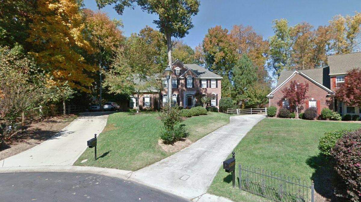 House on 15800 block of Heckscher Drive