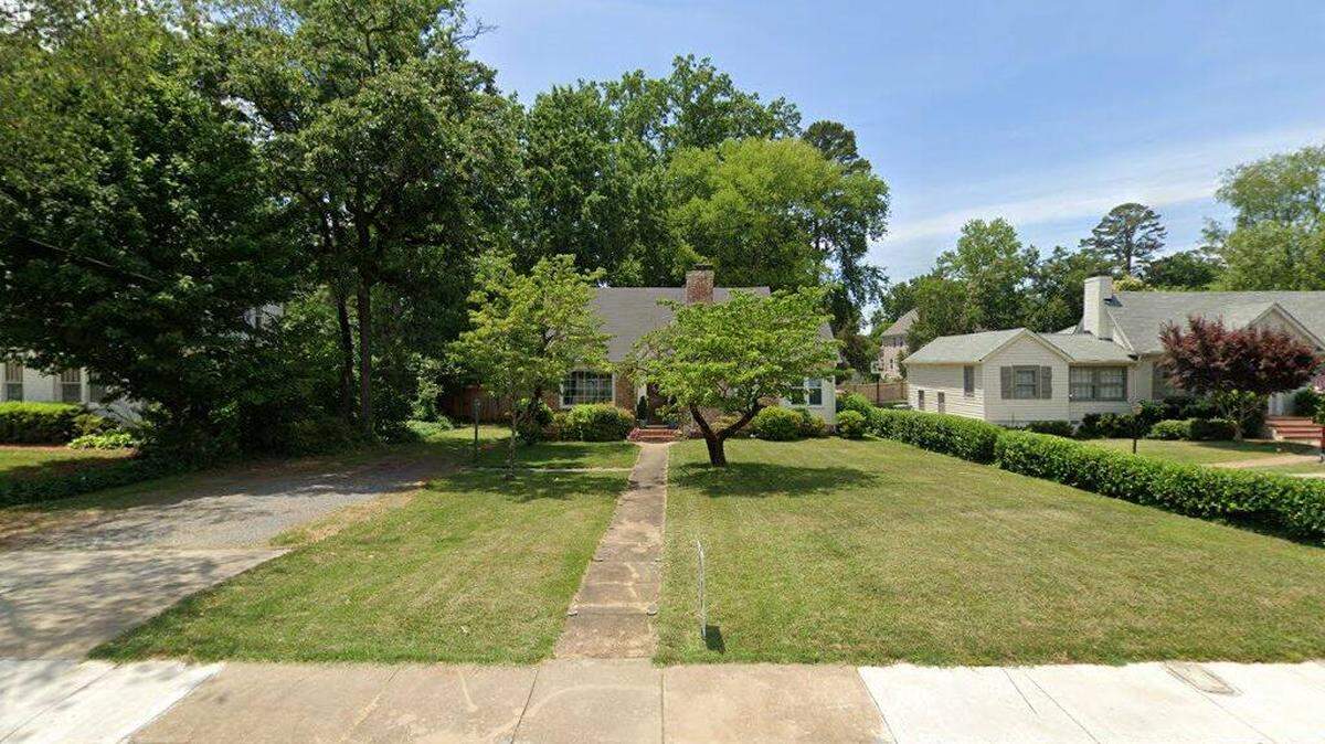House on 3200 block of Selwyn Avenue