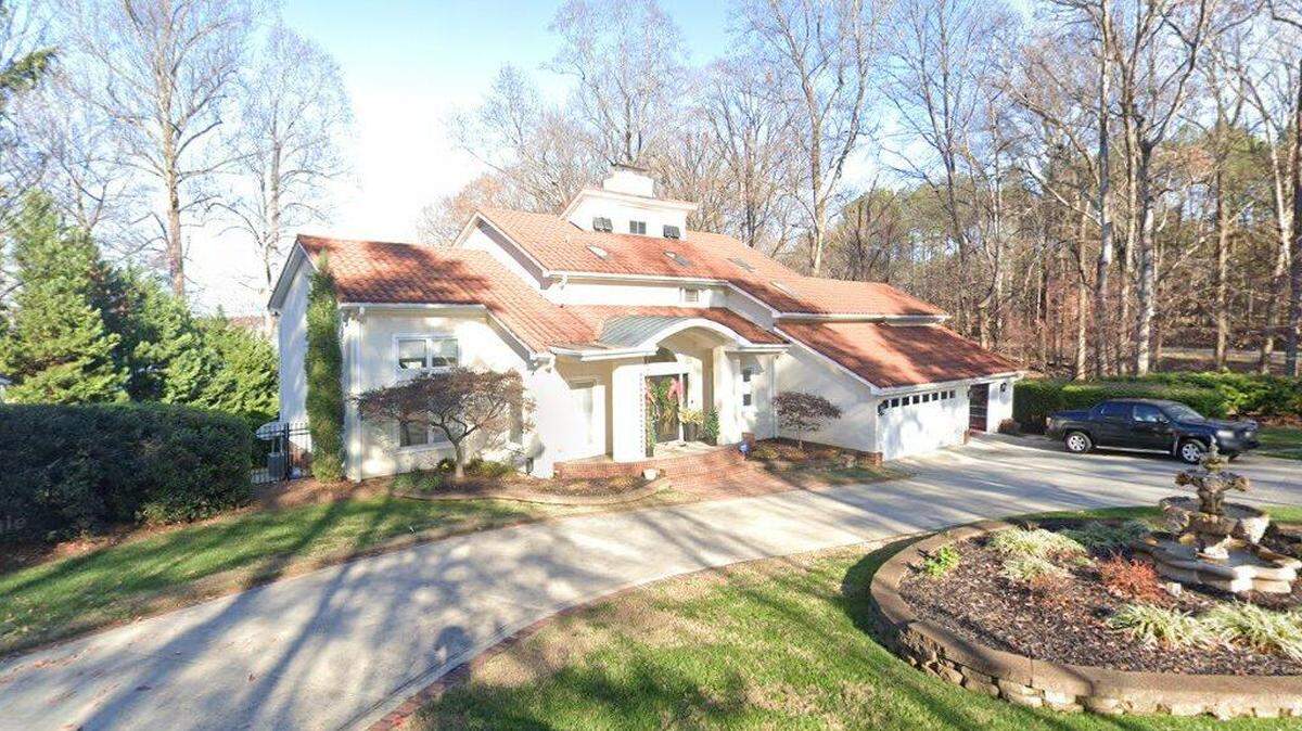 House on 300 block of Lakeview Shores Loop