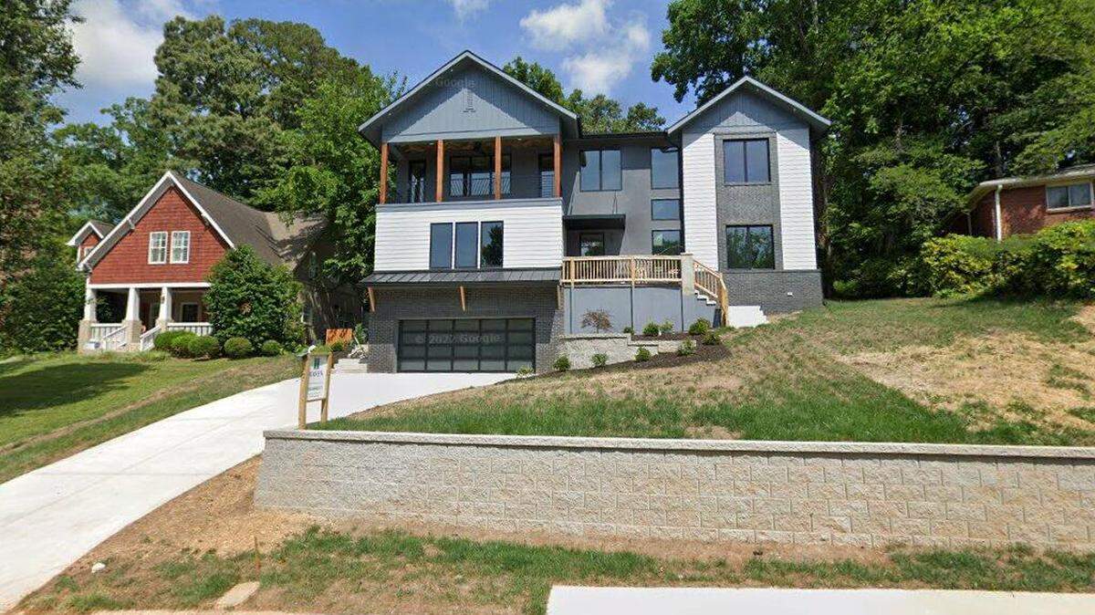 House on 3400 block of Windsor Drive