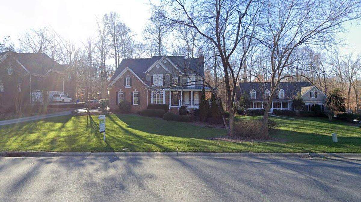 House on 2300 block of Mt Isle Harbor Drive