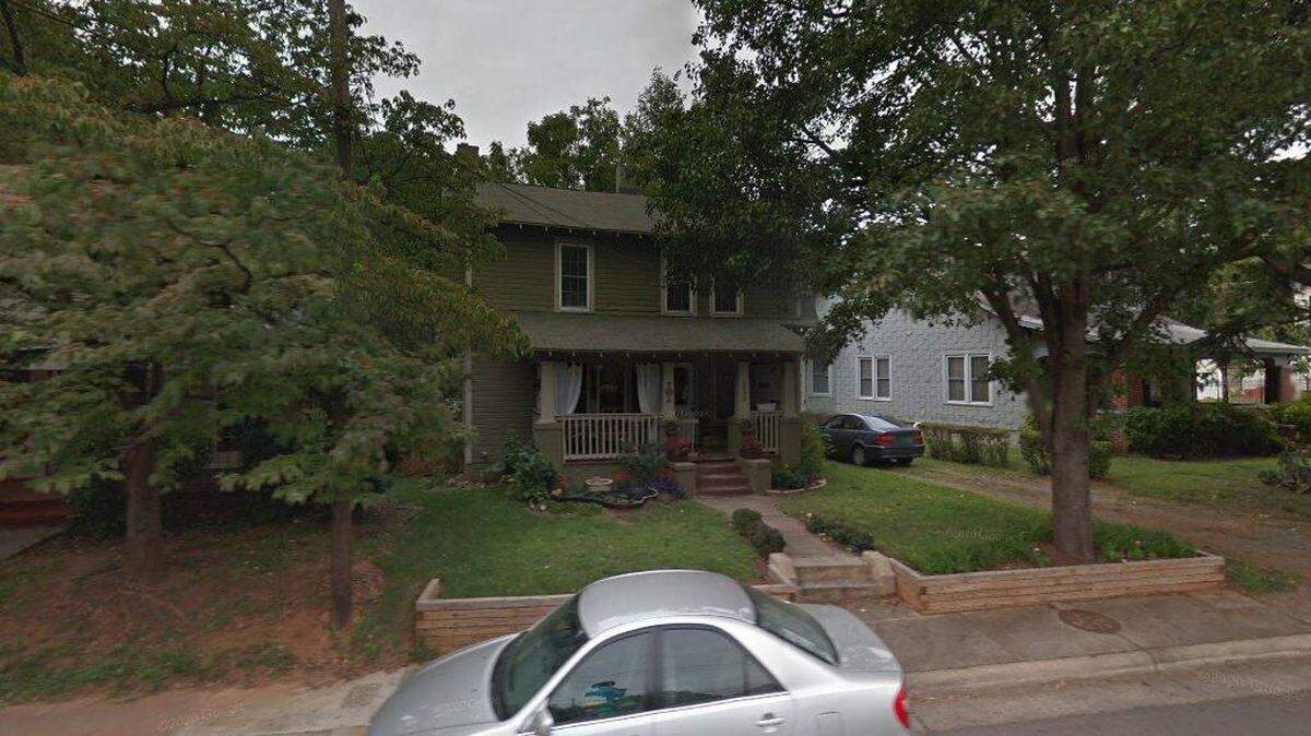 House on 1900 block of Oaklawn Avenue