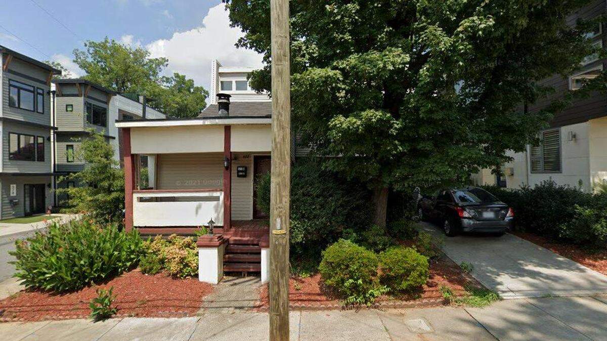 House on 900 block of Greenleaf Avenue