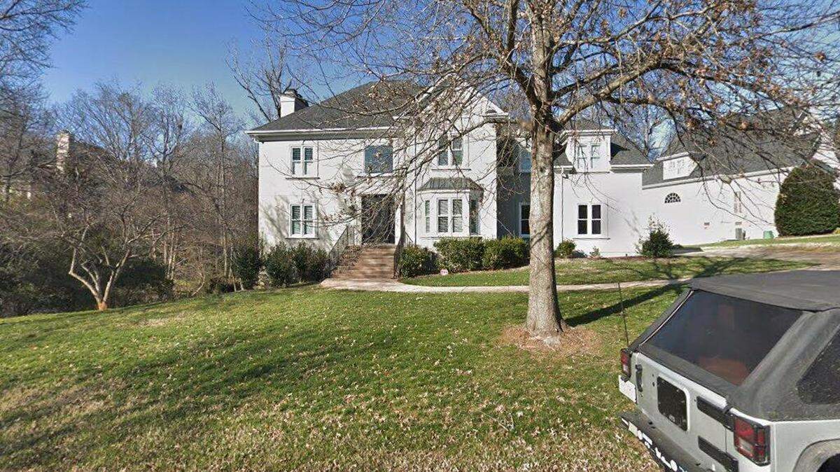 House on 2500 block of Summerlake Road