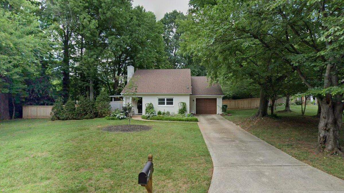 House on 700 block of Hollis Road
