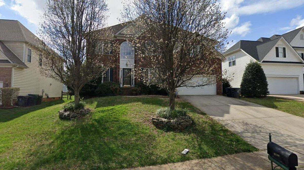 House on 16800 block of Hampton Trace Road