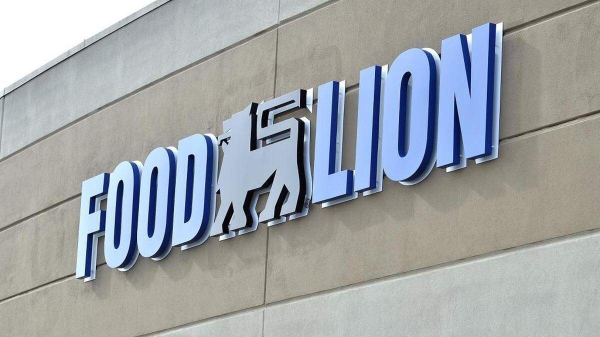Food Lion’s logo on one of its stores in Salisbury, where the grocery chain has its corporate offices. Food Lion opens its newest area store Wednesday in a building that was previously occupied by Harris Teeter’s 201central wine and beer store in Huntersville.
