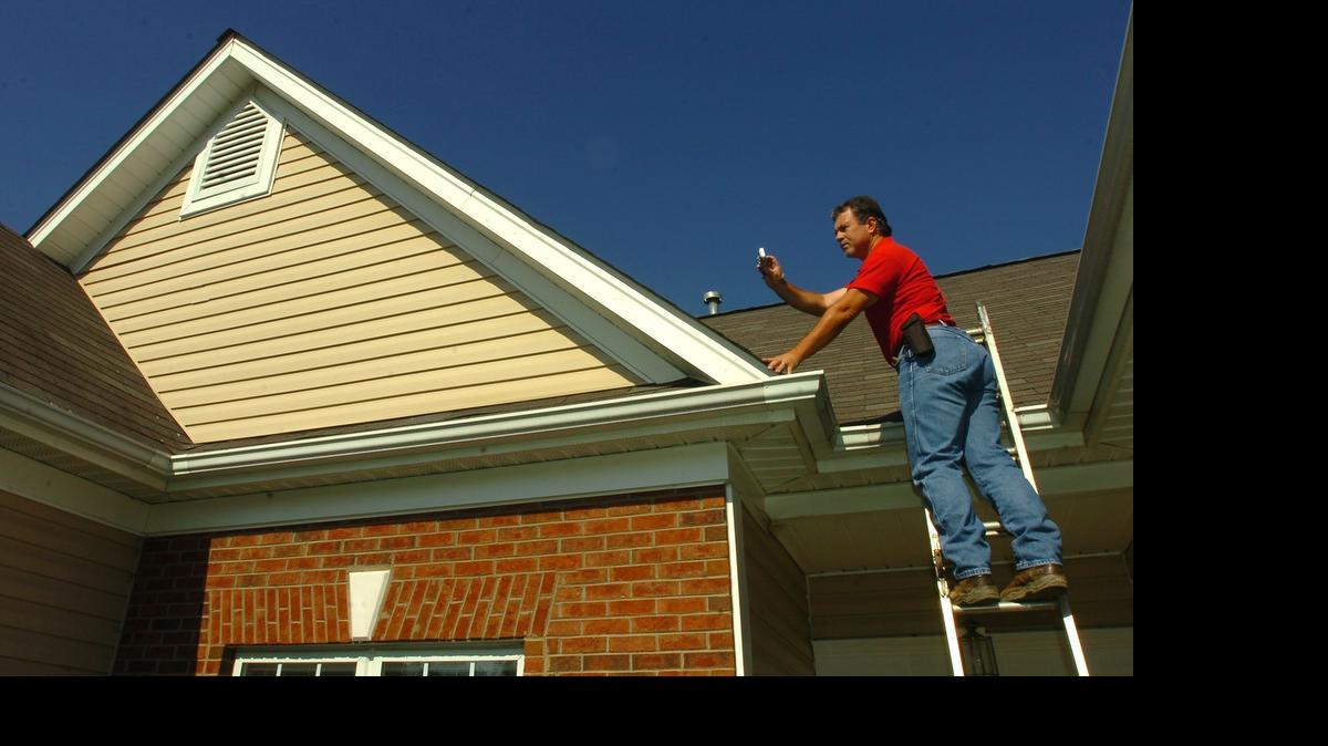 
A Zillow report released Wednesday shows Charlotte homeowners pay on average $8,865 a year on unavoidable hidden costs like homeowners insurance and on maintenance, including gutter cleaning and yard work, compared with $9,477 on average nationwide. 
