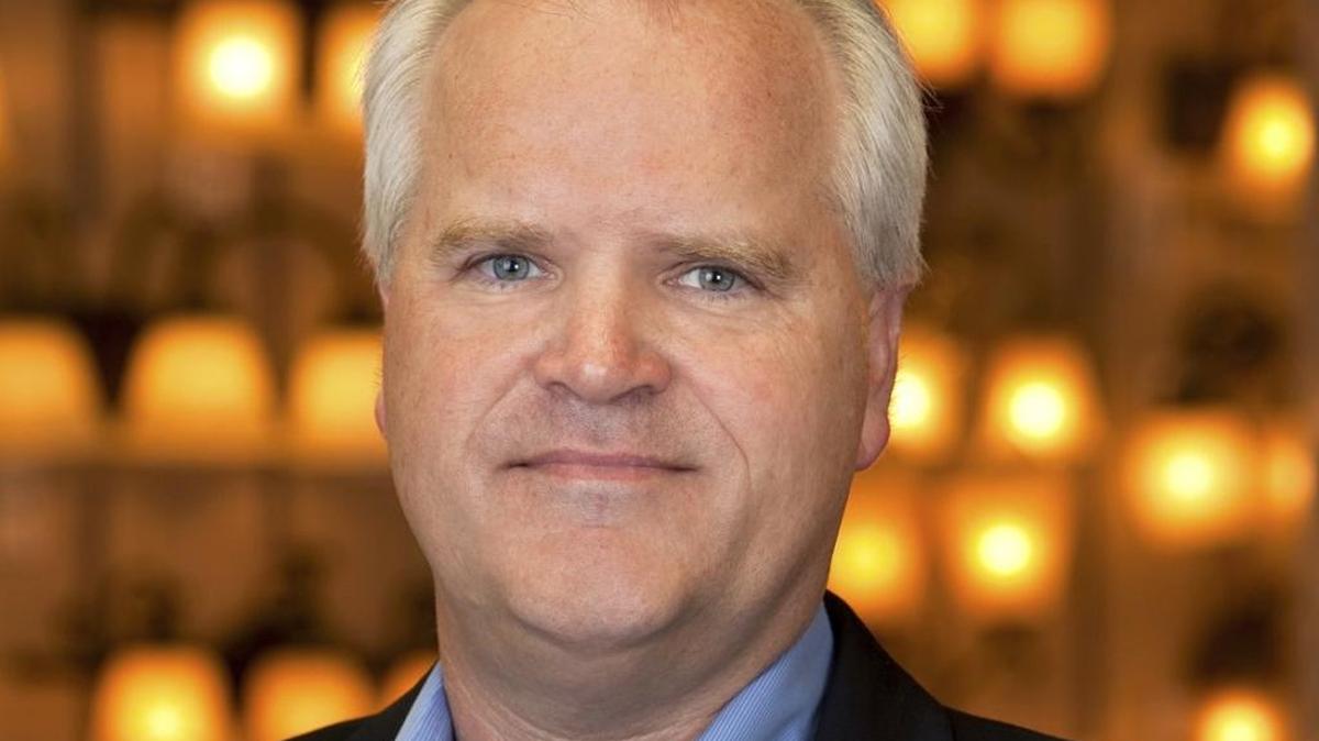 Before he announced his plans to step down as CEO of Lowe's, Robert Niblock saw his pay decline about 11.5 percent last year.