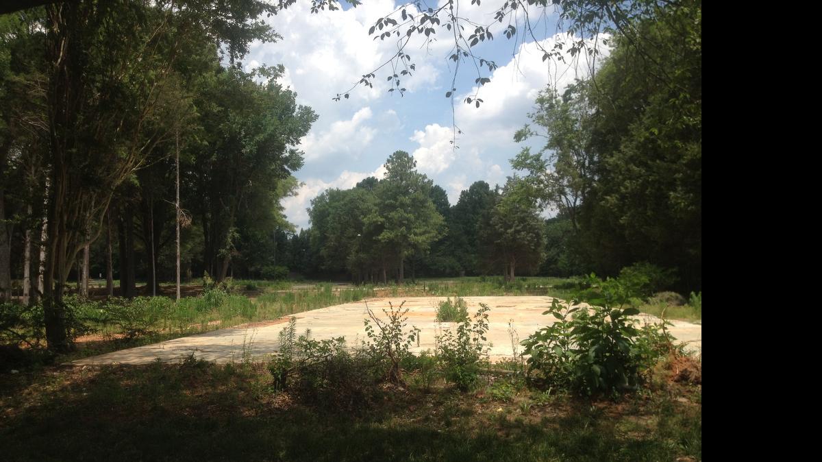 
Chicago-based Bond Companies plans to build up to 367 apartment units at the corner of Sharon Township Lane and Sharon Road. The now-vacant land once housed an apartment complex.
