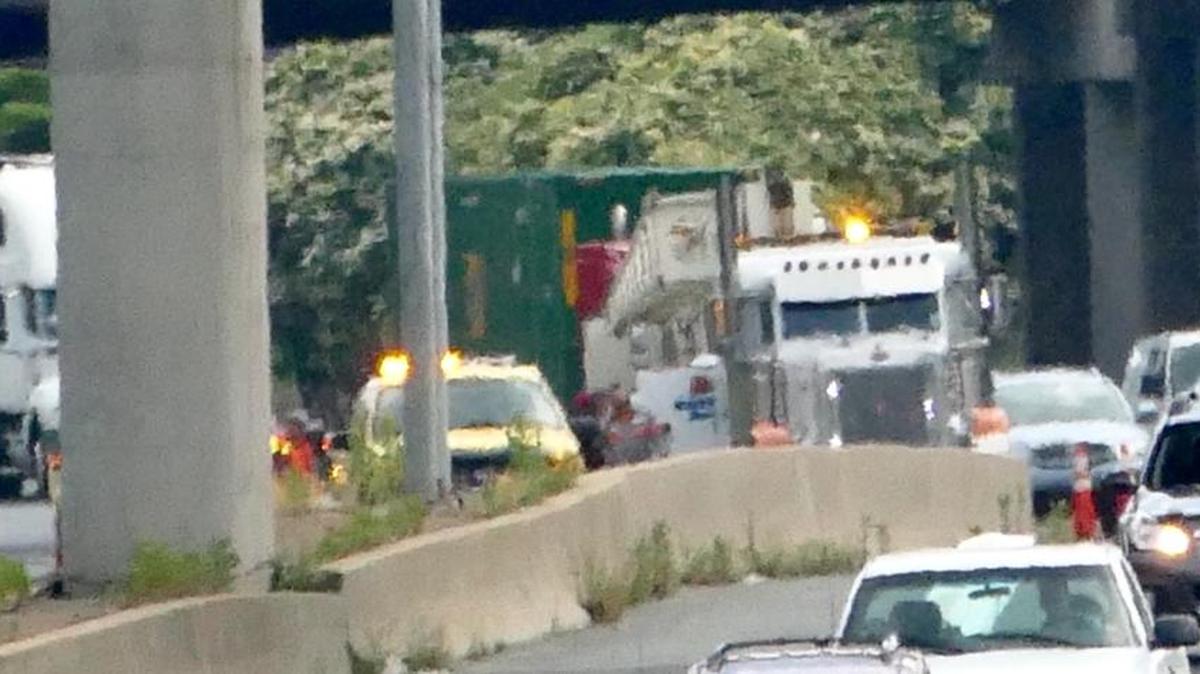 A truck leaked hydraulic fluid that closed the Interstate 77 southbound ramp onto exit 10C, Fifth Street, Wednesday morning. The ramp will remain closed until 11 a.m., according to the N.C. Department of Transportation.