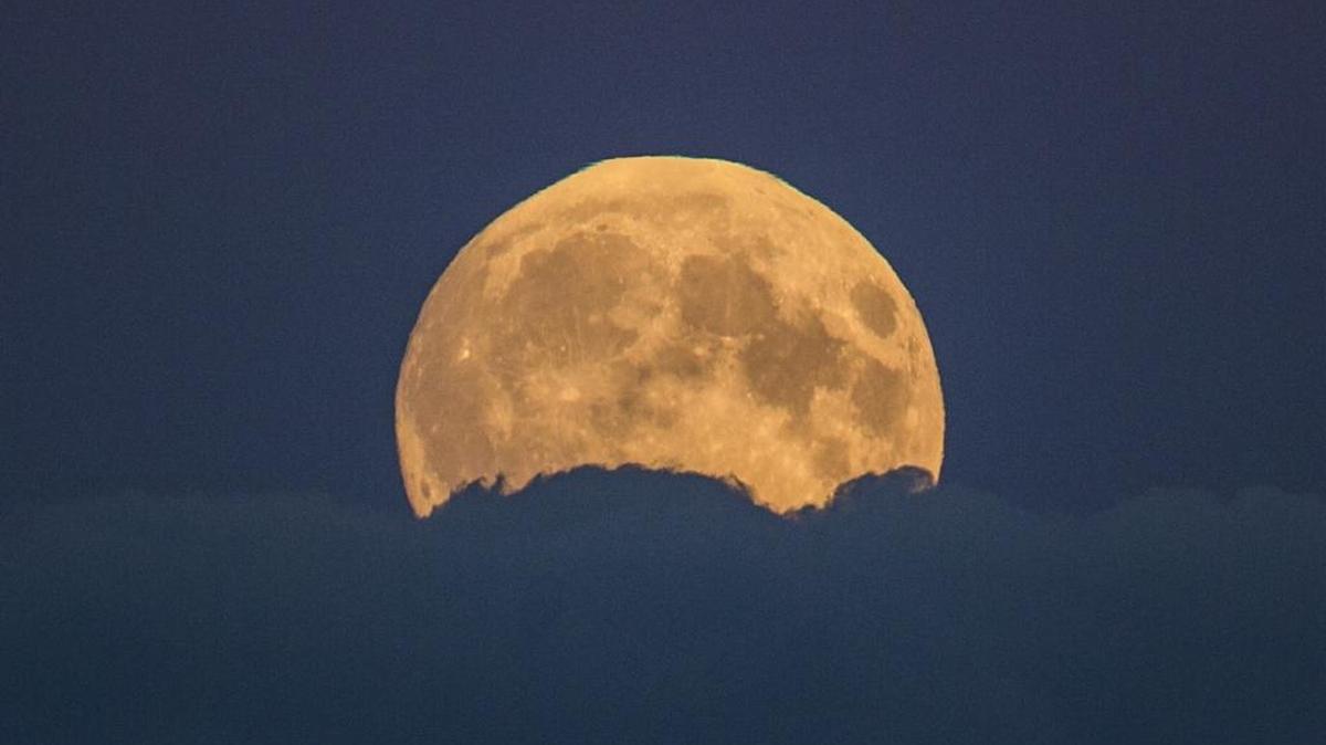 There will be two supermoons in January, and one will happen during a total lunar eclipse.