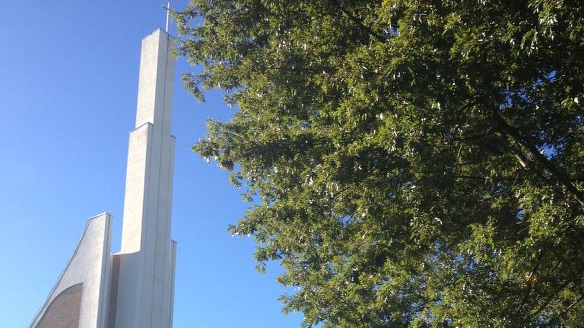 The Charlotte City Council Monday unanimously approved a plan Monday to redevelop the “ski slope” Sharon United Methodist in SouthPark, which will become a mixed-use community of apartments, a hotel, offices and restaurants.