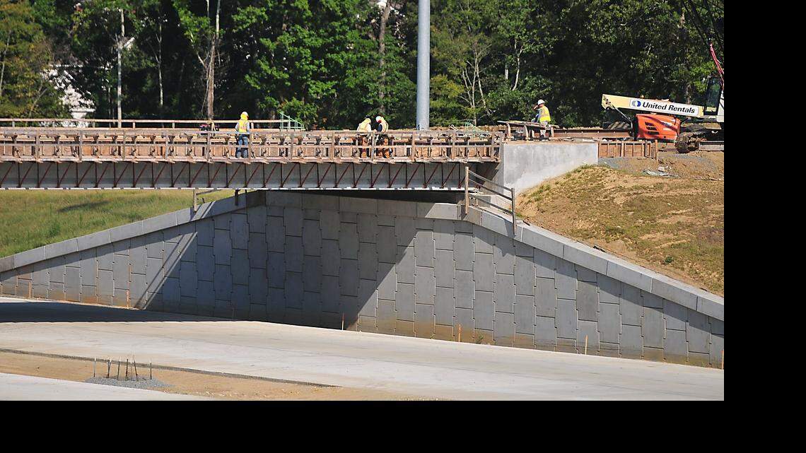 
Construction continues on Interstate 485 near Prosperity Church Road in this August 2014 file photo. The DOT said it expects the last segment of Charlotte’s outerbelt to open by July 20.
