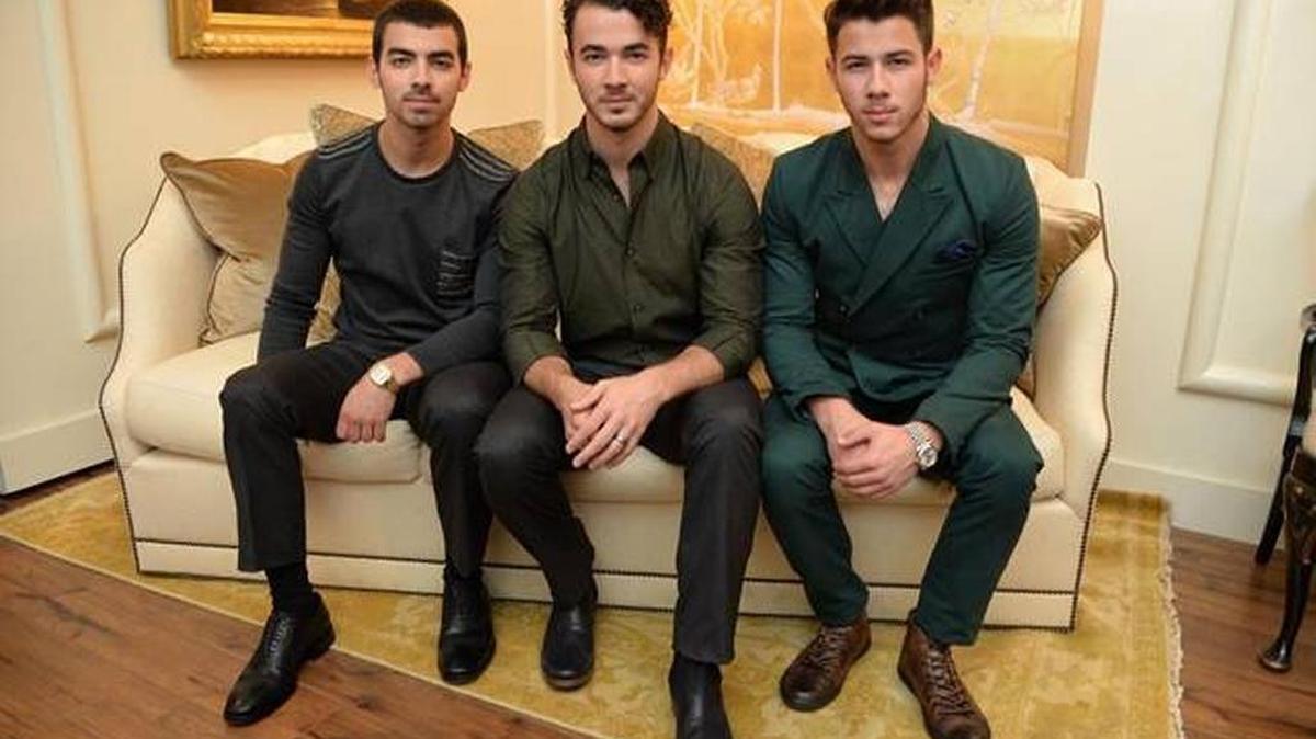 
oe, Kevin and Nick Jonas. 
