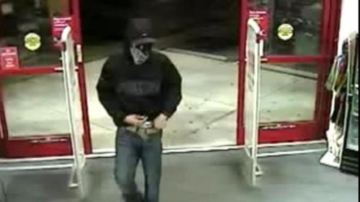 Photo of suspect in robbery