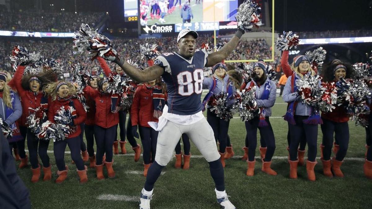 New England Patriots tight end Martellus Bennett celebrates with cheerleaders after his team won the AFC championship game against the Pittsburgh Steelers.