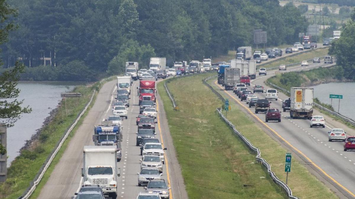 Traffic on I-77 near Exit 30 at Davidson.