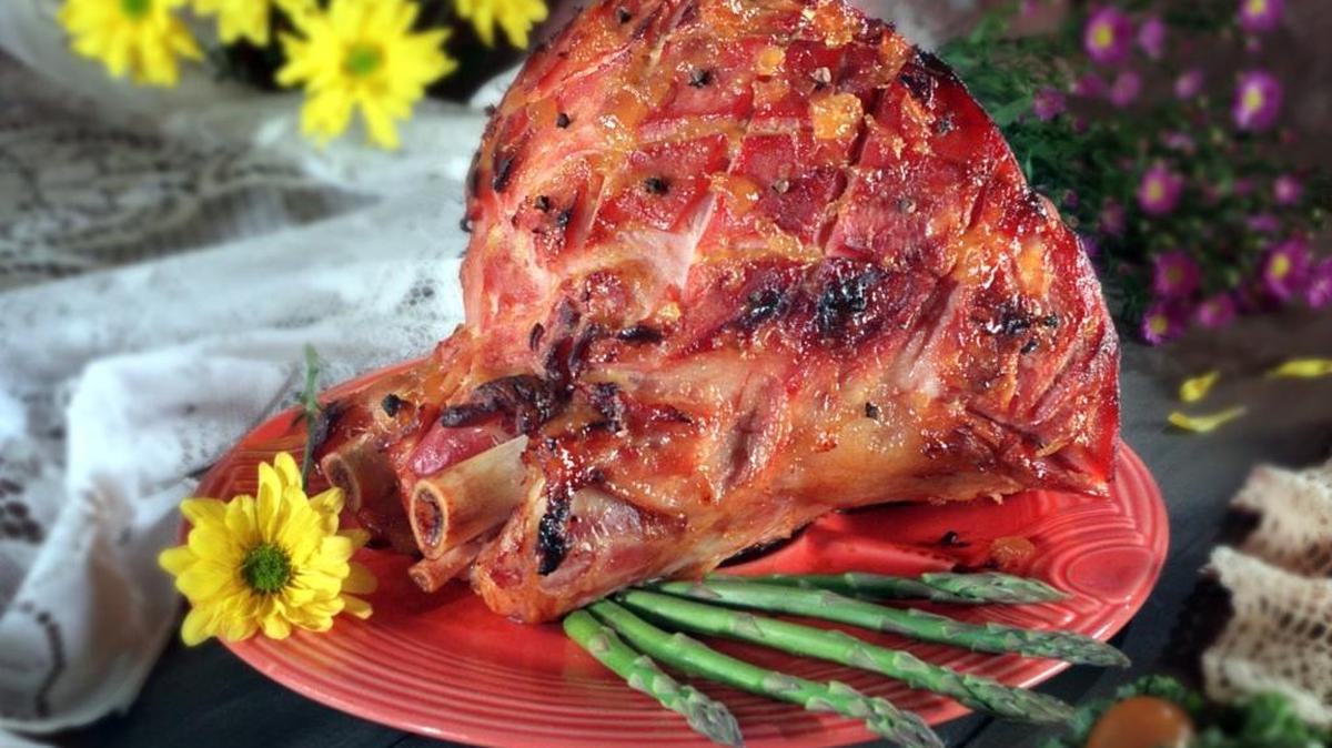 The Charlotte Rescue Mission is seeking the donation of hams, both canned and frozen, to help feed people on Christmas Day.