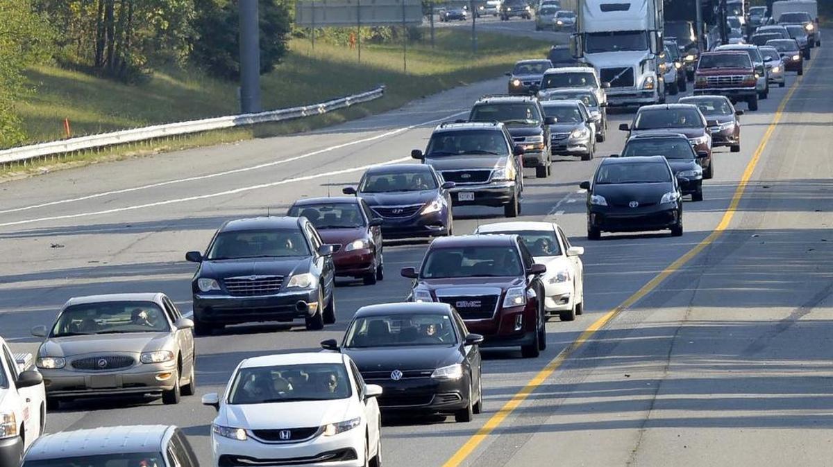 File photo: I-77 northbound traffic slowly advances at a crawl during the 5:00 PM commute in Huntersville.