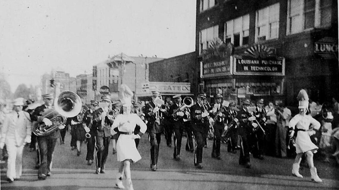 Holiday season begins with 87th annual parade