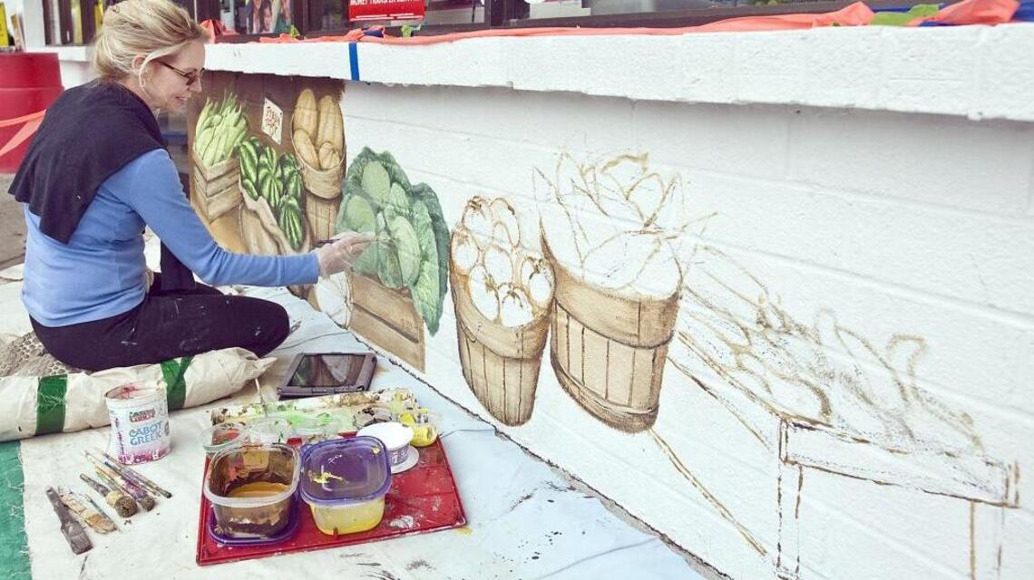 Healthy Corner Store initiative includes colorful mural