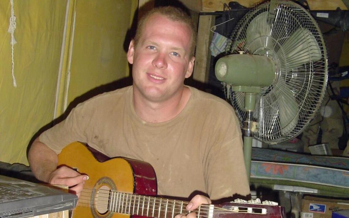 Musician performing to help vets with PTSD