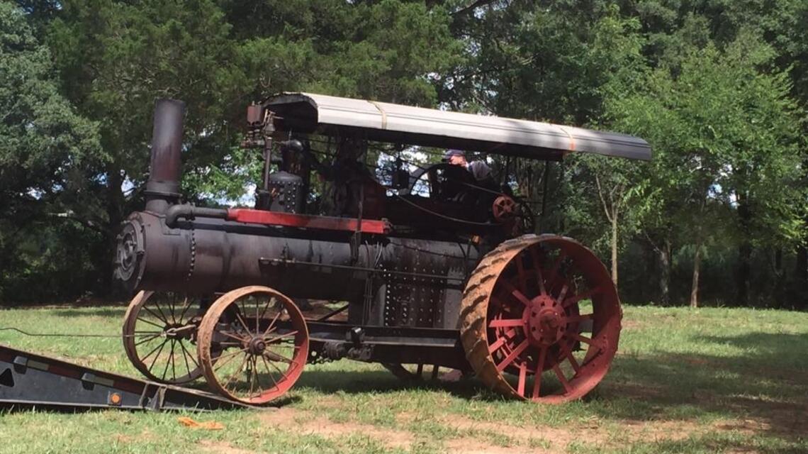 Antique tractor show brings old machinery back to life